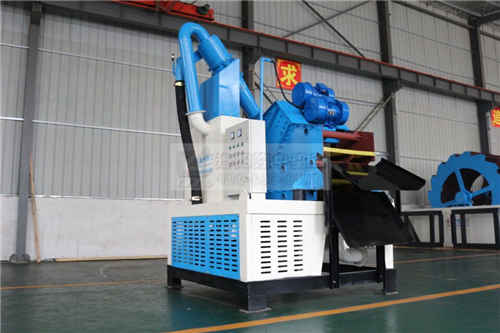 ���{���x�C